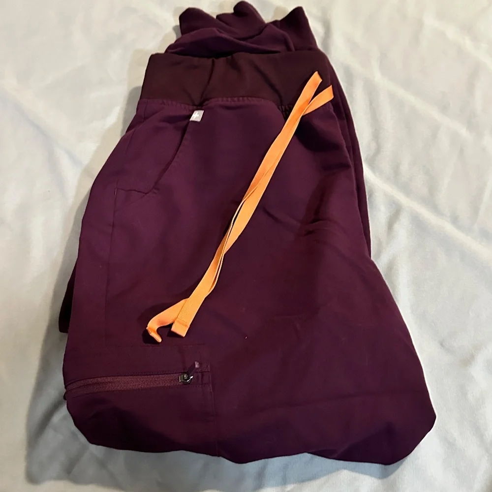 Deep Plum Scrub Set | Rafaela Top + Zamora Jogger | Size L | EUC | PO 4229 & 450 - Picture 7 of 7